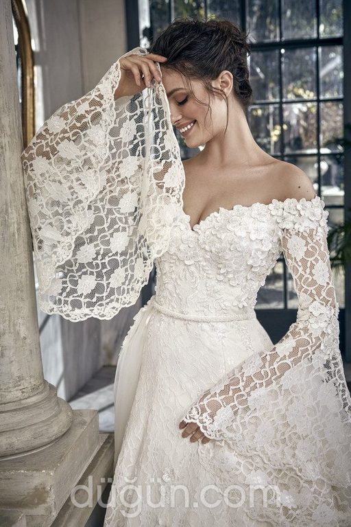 1053 A Kesim Sırt Dekolteli Düşük Omuz Gelinlik 1