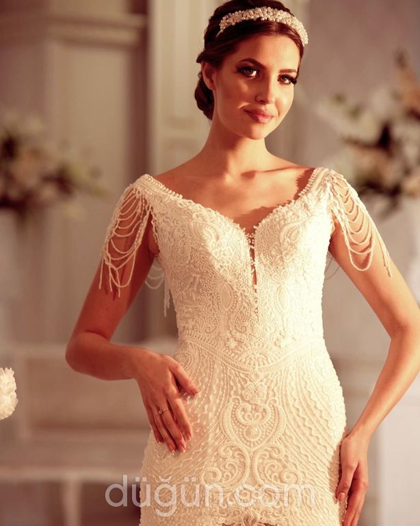 1166 Balık Kesim Sırt Dekolteli V Yaka Gelinlik 5