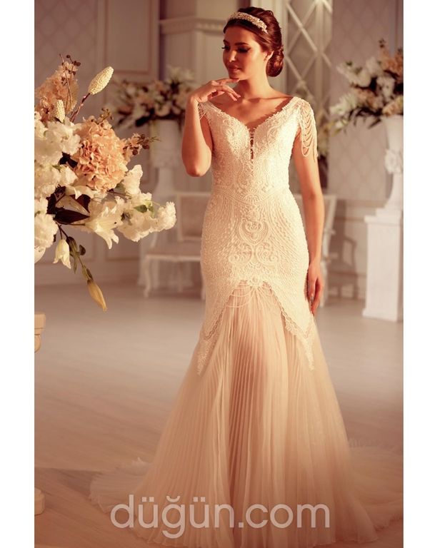 1166 Balık Kesim Sırt Dekolteli V Yaka Gelinlik 4