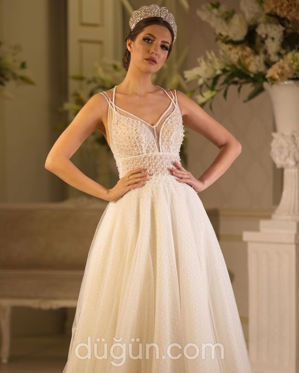 1165 A Kesim Sırt Dekolteli V Yaka Gelinlik 4