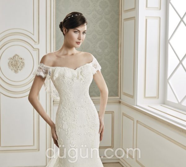 34017-077  Balık Kesim Sırt Dekolteli Düşük Omuz Gelinlik 3