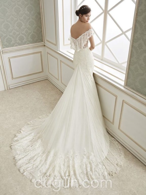 34017-077  Balık Kesim Sırt Dekolteli Düşük Omuz Gelinlik 2