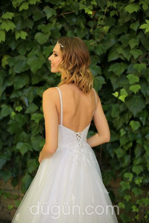 3035 Sırt Dekolteli V Yaka Modern Gelinlik 2