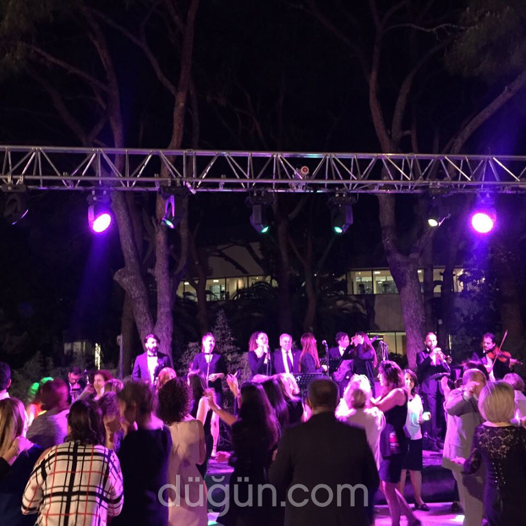 Özgen Akçagül Blue Note Orkestrası