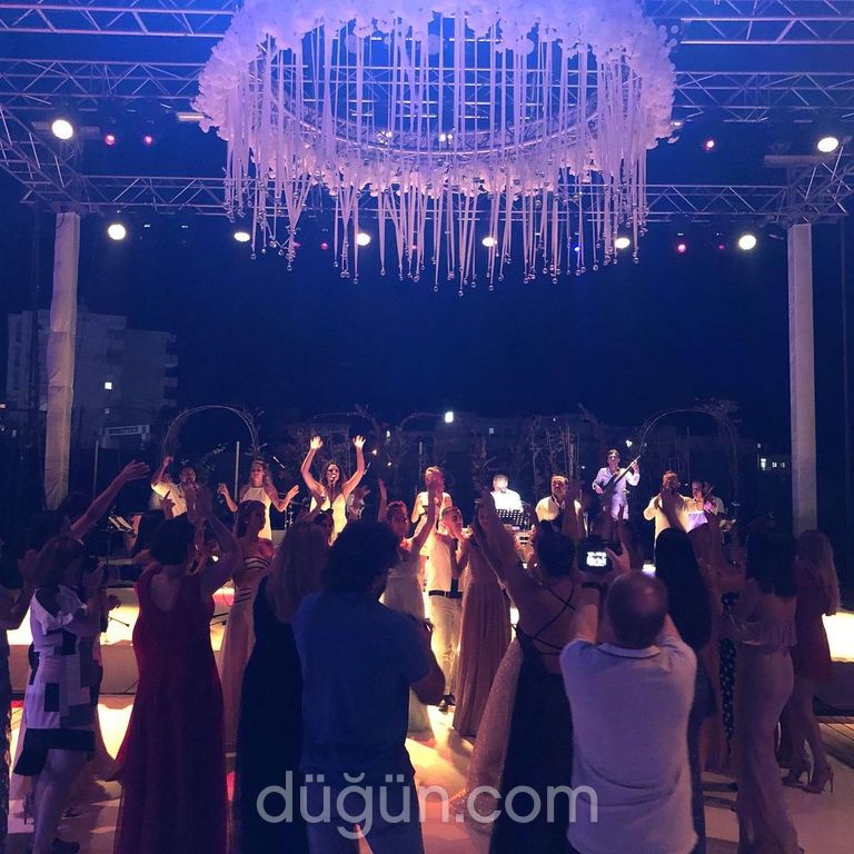 Özgen Akçagül Blue Note Orkestrası