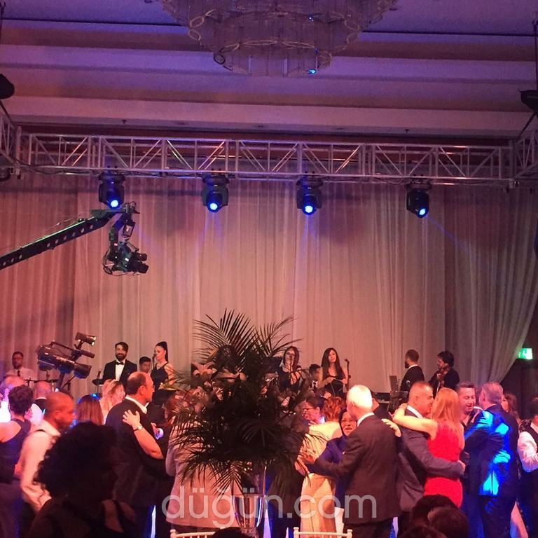 Özgen Akçagül Blue Note Orkestrası