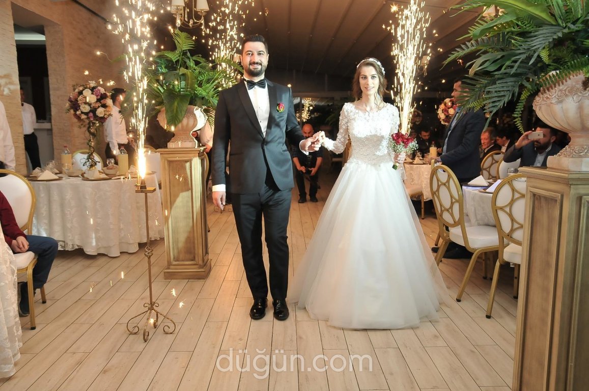 DÜĞÜN DÜĞÜN