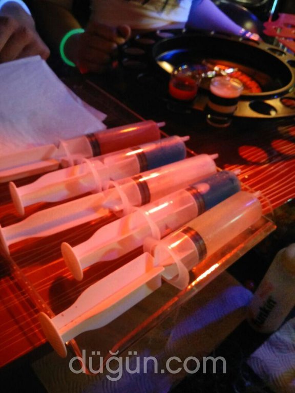 Shaker's Party - Shot