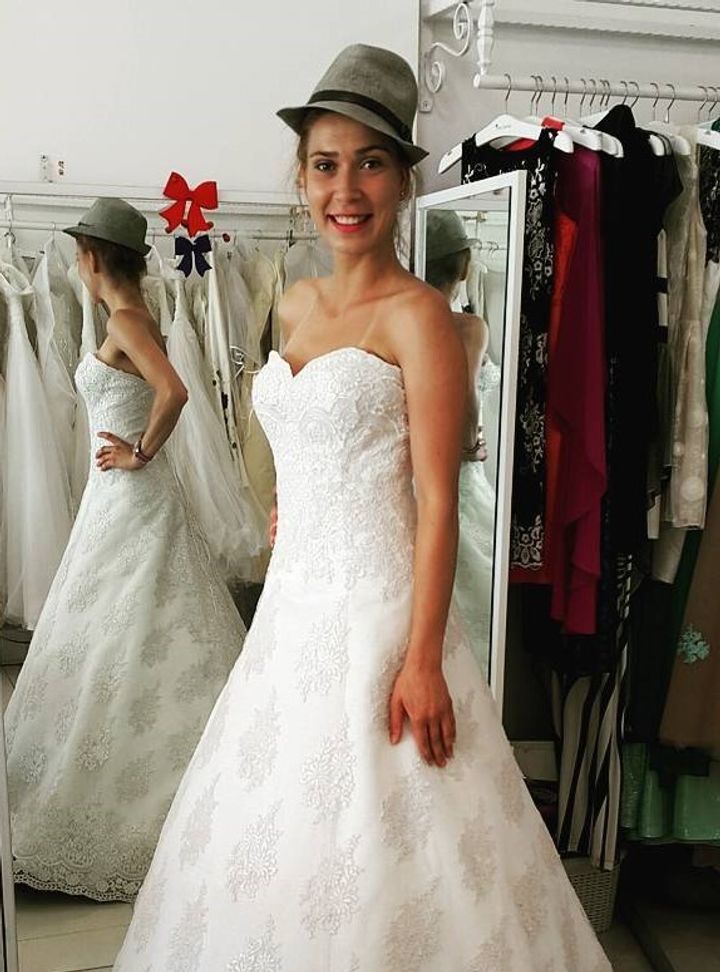 By İlkay Bayhan 4 A Kesim Straplez Göğüs Dekolteli Gelinlik