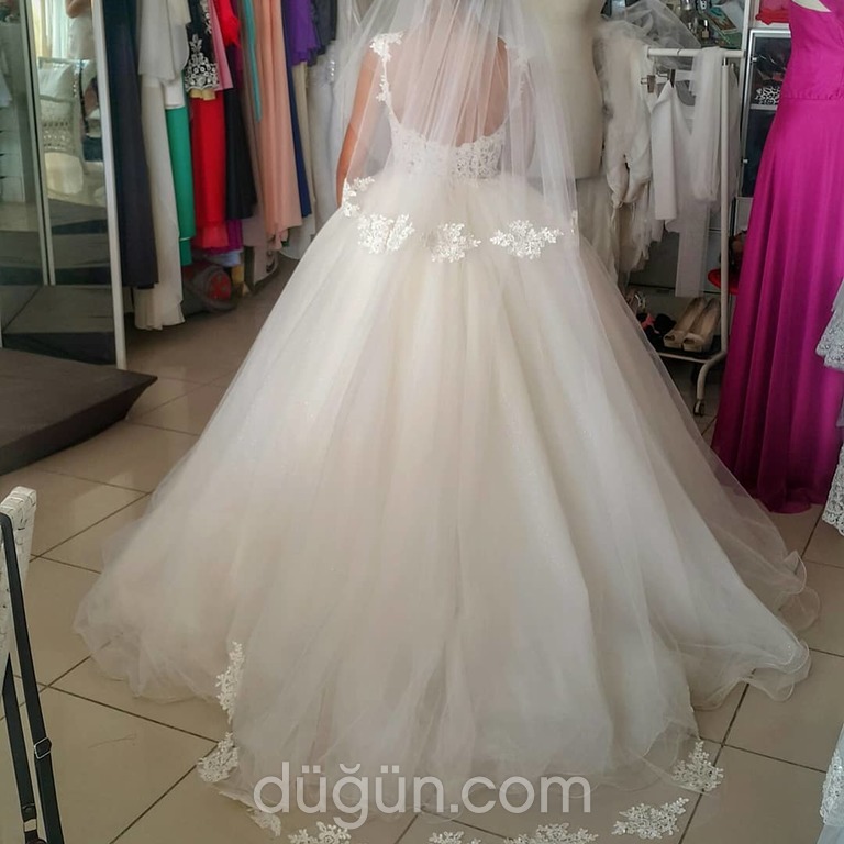 By İlkay Bayhan 1 Prenses Kesim Straplez Sırt Dekolteli Gelinlik 2