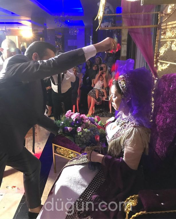 Aşk-ı Derûn Organizasyon & Gelinlik