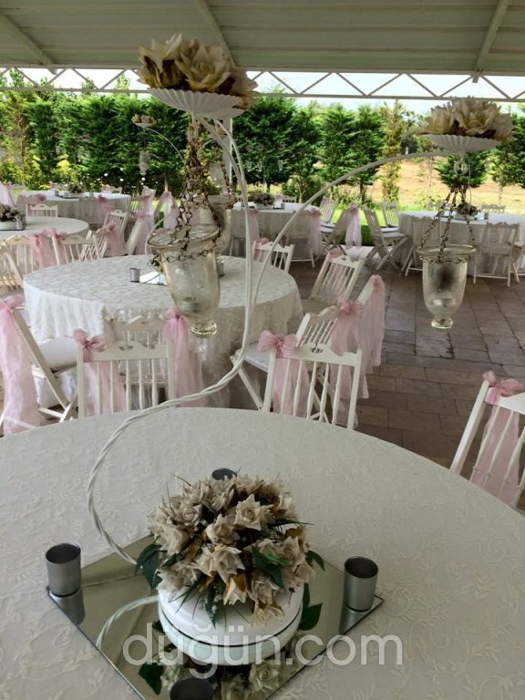 Küçük Göl Kır Bahçesi