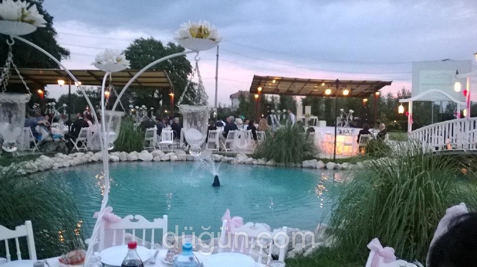 Küçük Göl Kır Bahçesi