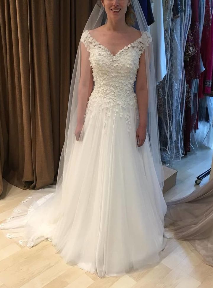 FAP 61 Sırt Dekolteli V Yaka Düz Kesim Gelinlik