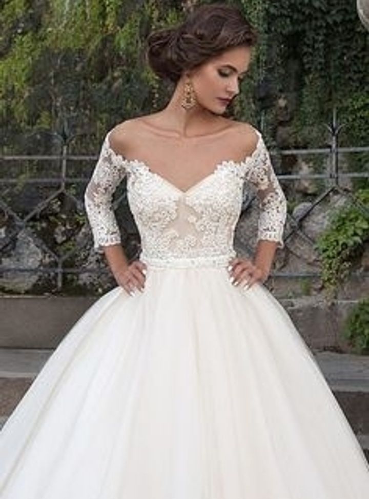 PG007  Prenses Kesim Düşük Omuz Göğüs Dekolteli Gelinlik