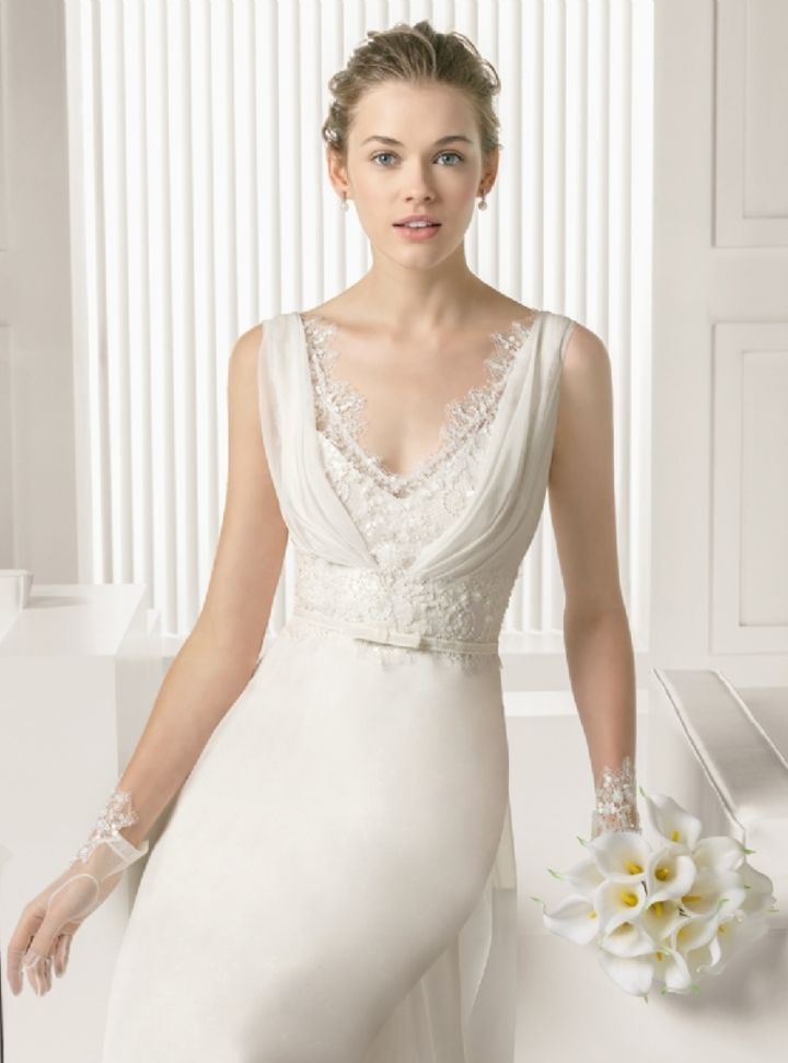 YDG-009  V Yaka Modern Düz Kesim Gelinlik