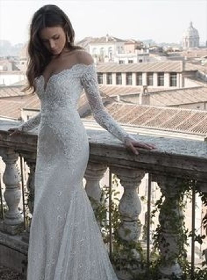 PG010  Balık Kesim Düşük Omuz Göğüs Dekolteli Gelinlik