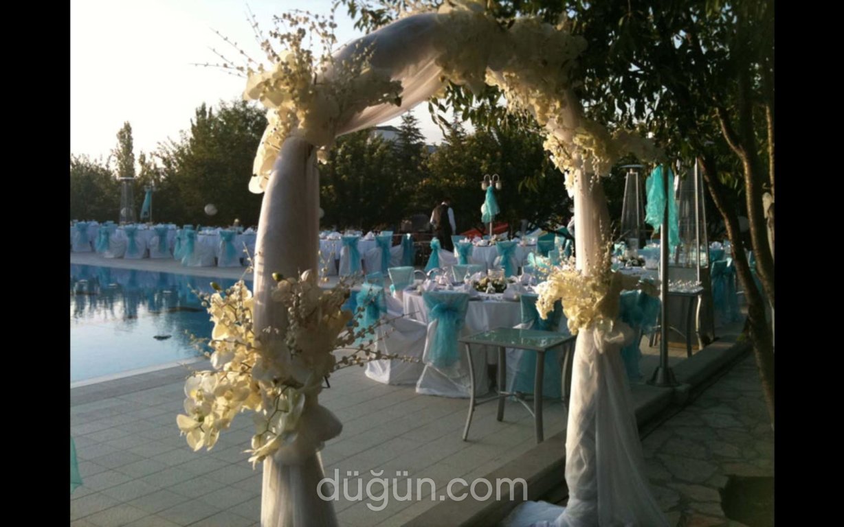 Gold Garden Pool & Wedding