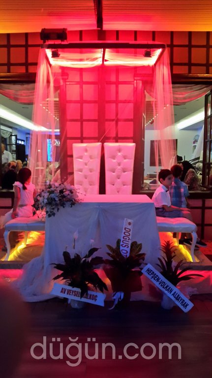 Queen's Restaurant & Cafe