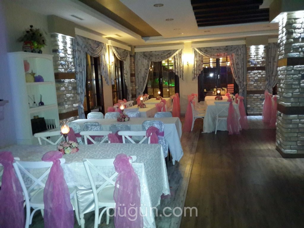 Queen's Restaurant & Cafe