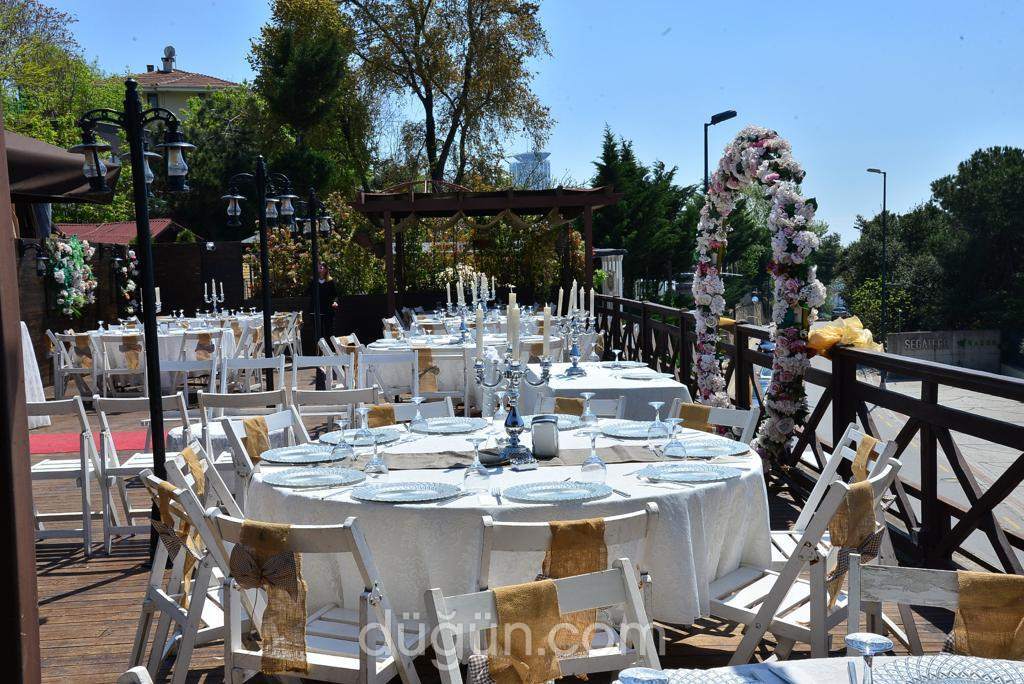 O Ağacın Altı Bambi Garden