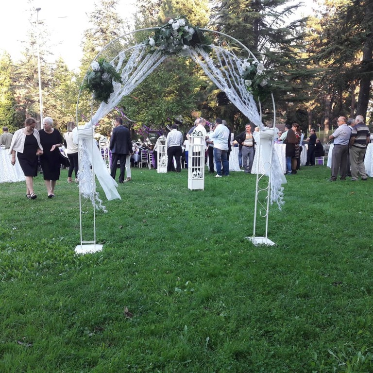 Albuzlar Kır Salonu