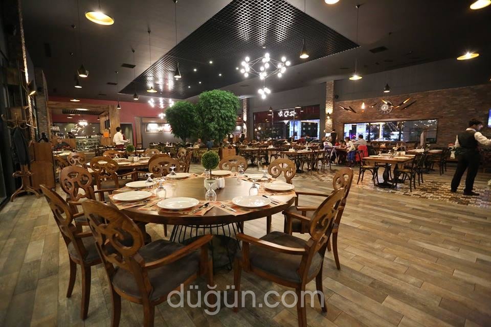 Quzuu Restaurant & Cafe