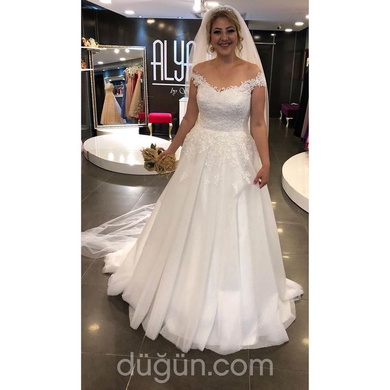 Düşük Omuz Gelinlikler