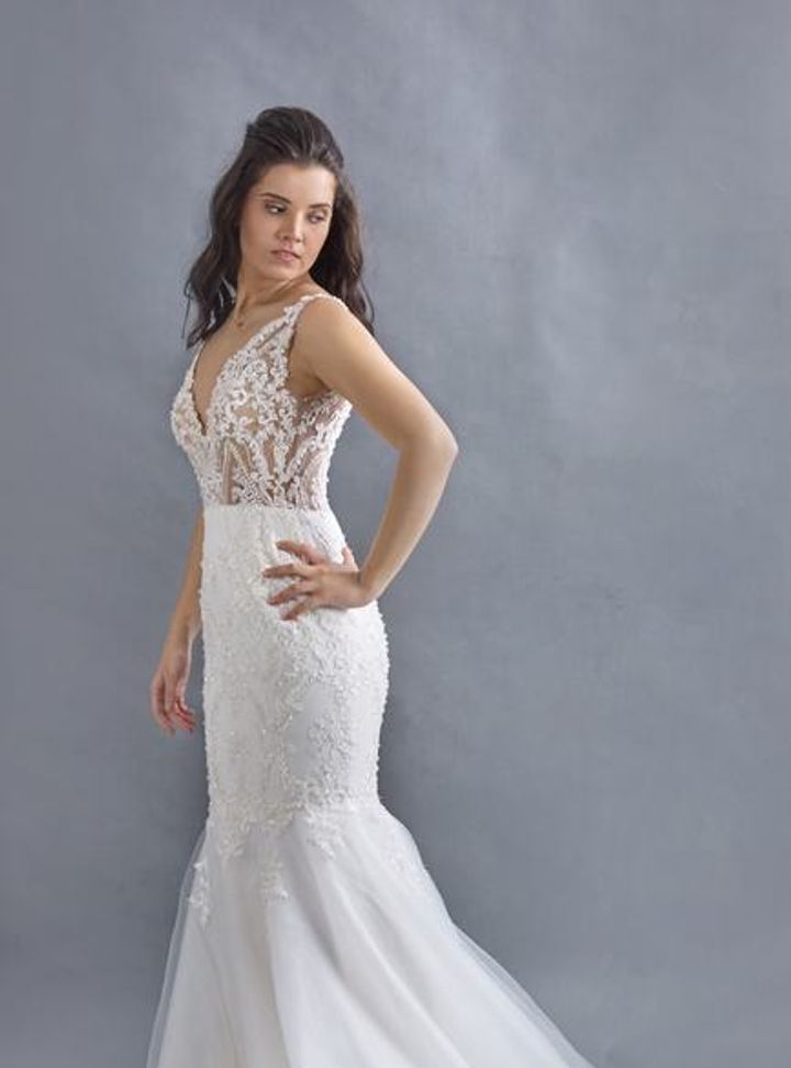Nehir Tayman Couture 29 Balık Kesim V Yaka Göğüs Dekolteli Gelinlik
