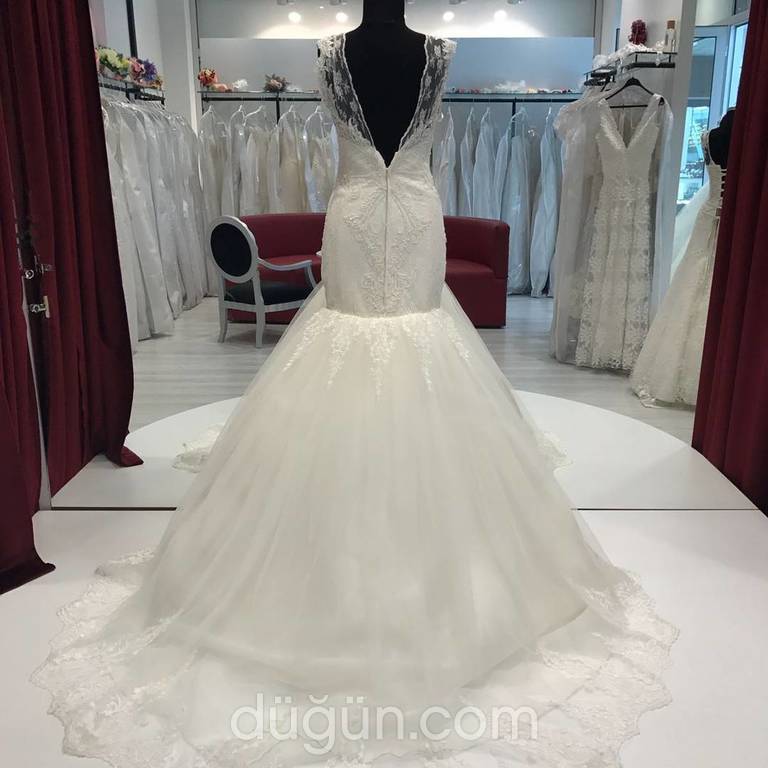 Nehir Tayman Couture 20 Balık Kesim Sırt Dekolteli Romantik Gelinlik 3