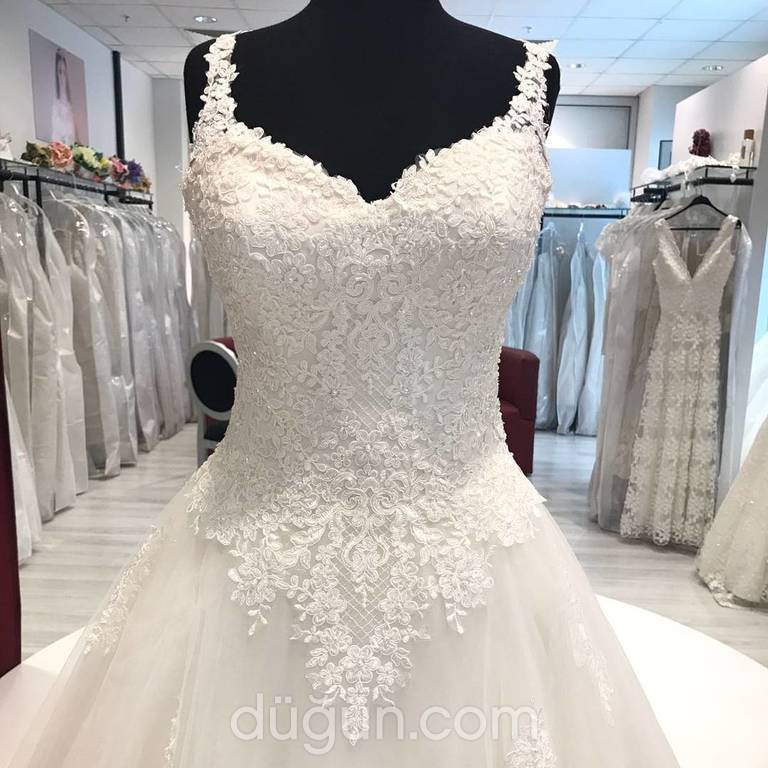 Nehir Tayman Couture 19 Prenses Kesim Sırt Dekolteli V Yaka Gelinlik 2