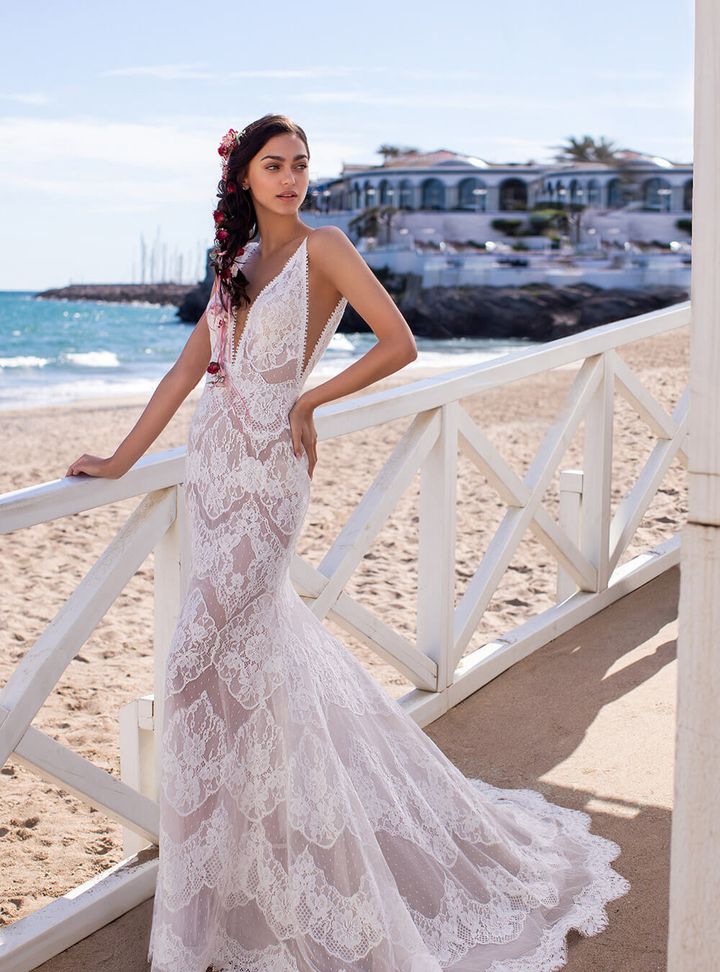 Pronovias 5  Balık Kesim V Yaka Göğüs Dekolteli Gelinlik