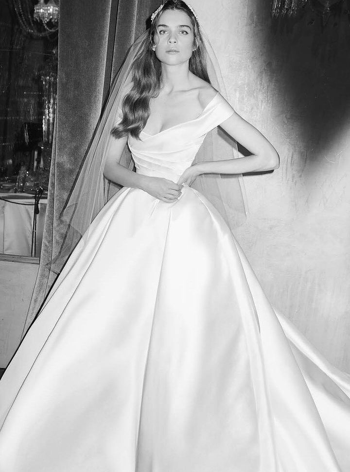 Elie Saab Düşük Omuzlu A Kesim