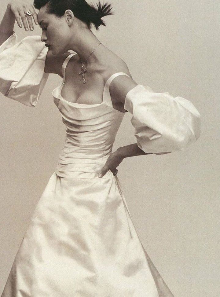 Vera Wang 4  A Kesim Kare Yaka Modern Gelinlik