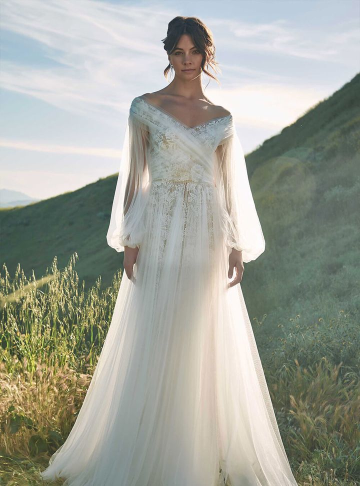 Tadashi 2  Düşük Omuz Modern Düz Kesim Gelinlik