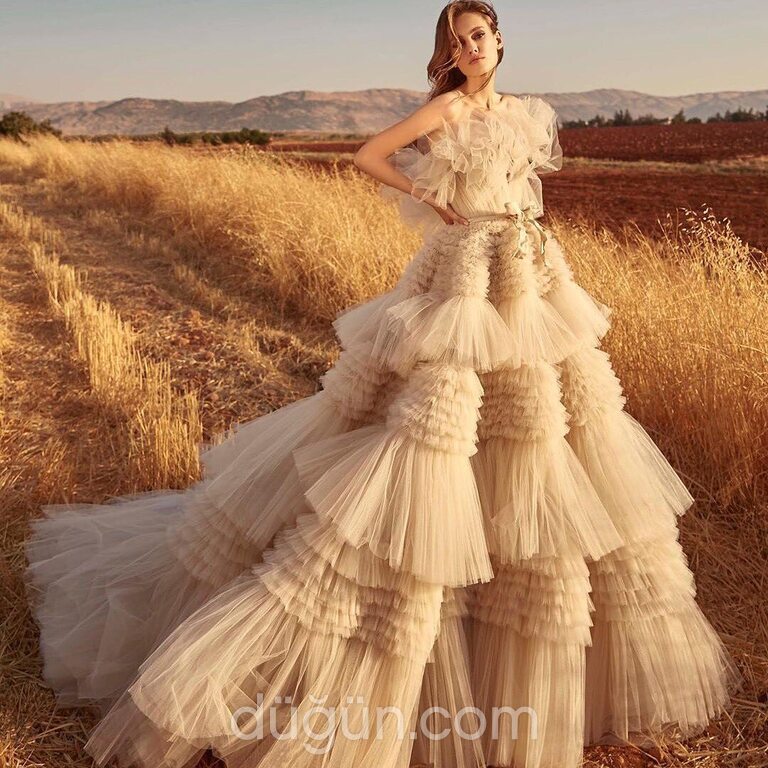 2020 Zuhair Murad Fırfırlı   Prenses kesim Straplez Modern gelinlik