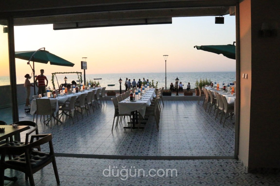 Segah Cafe & Restaurant