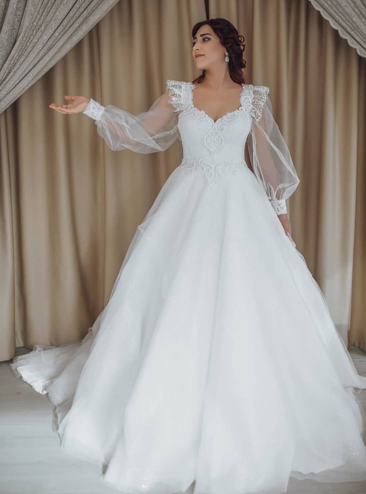 KYT 20 A Kesim Sırt Dekolteli V Yaka Gelinlik