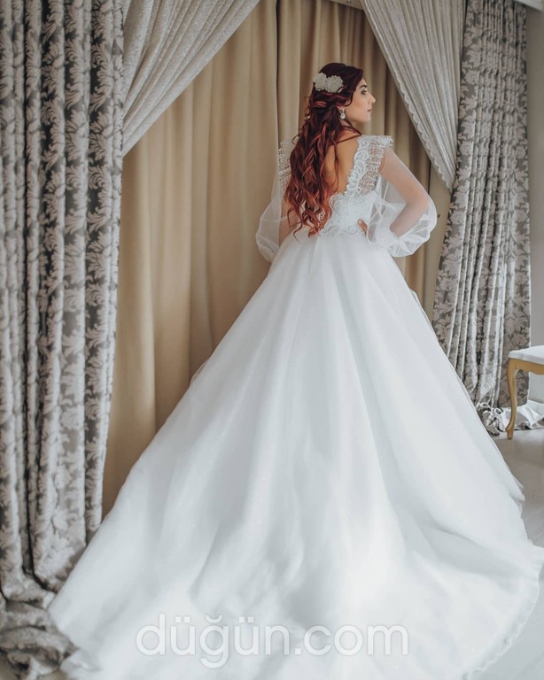 KYT 20 A Kesim Sırt Dekolteli V Yaka Gelinlik 1