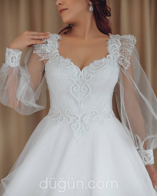 KYT 20 A Kesim Sırt Dekolteli V Yaka Gelinlik 3