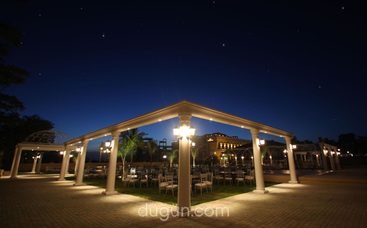 The House Lounge Bar & Restaurant