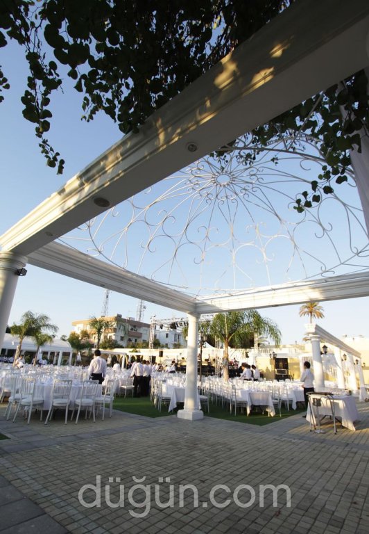 The House Lounge Bar & Restaurant