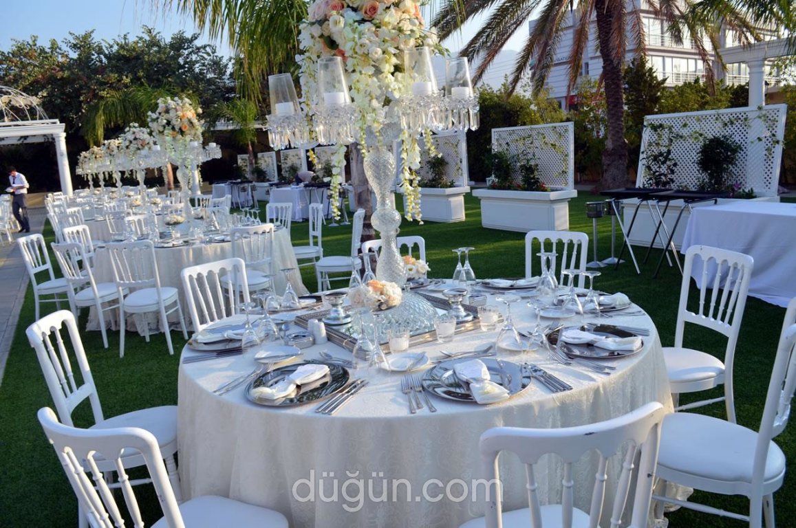 The House Lounge Bar & Restaurant