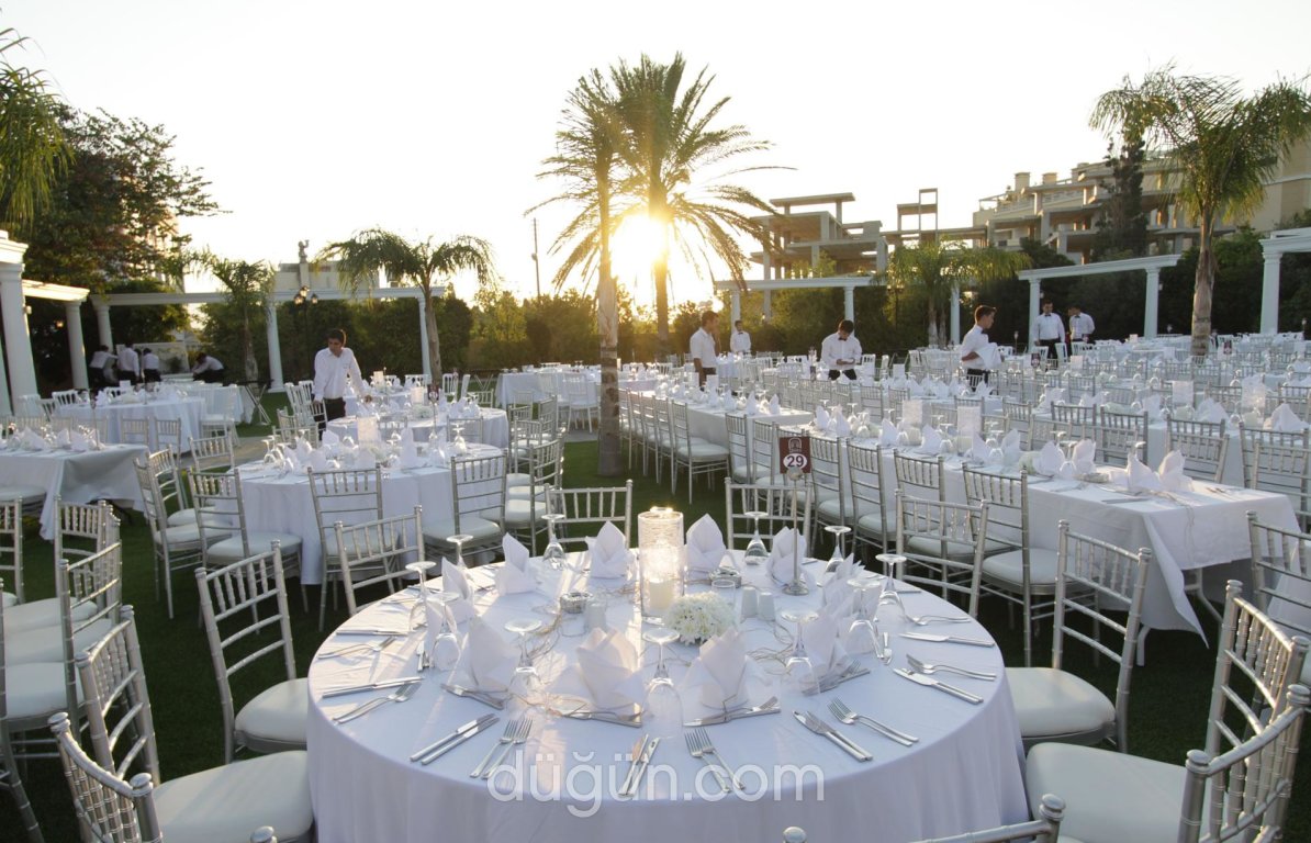 The House Lounge Bar & Restaurant