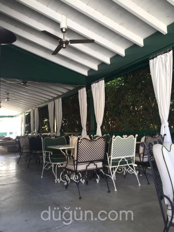 The House Lounge Bar & Restaurant