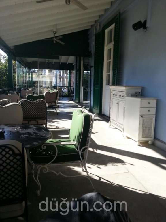 The House Lounge Bar & Restaurant