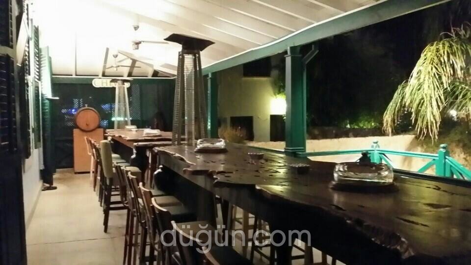 The House Lounge Bar & Restaurant