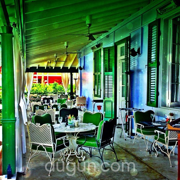 The House Lounge Bar & Restaurant