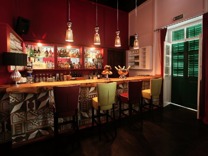 The House Lounge Bar & Restaurant