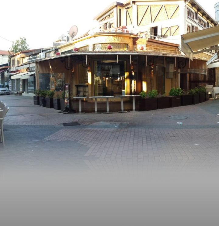Majeste Cafe & Bar